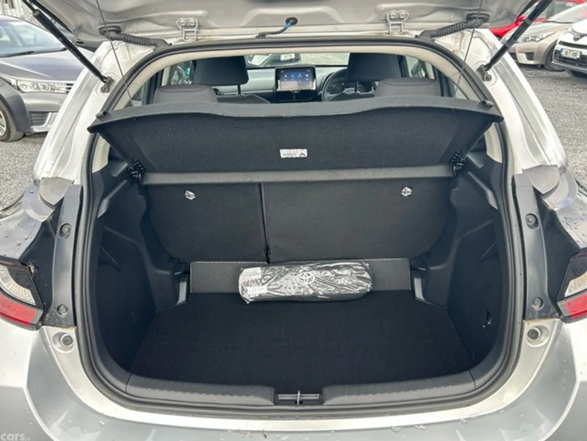 Toyota Yaris Hatchback, Petrol Hybrid, 2024, Silver