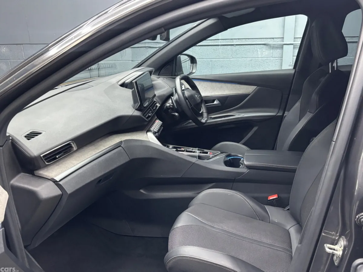Peugeot 3008 MPV, Diesel, 2024, Grey