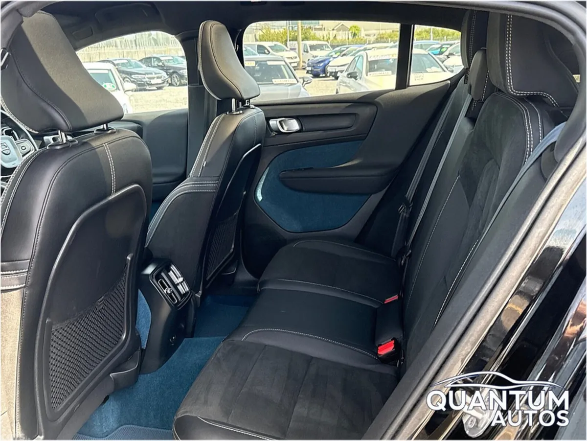 Volvo C40 SUV, Electric, 2023, Black