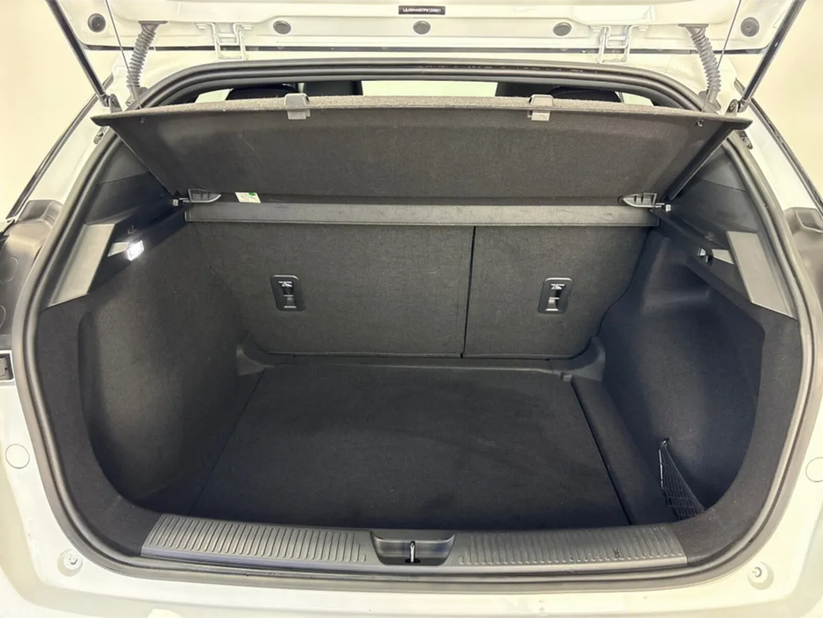 MG 4 Hatchback, Electric, 2024, White