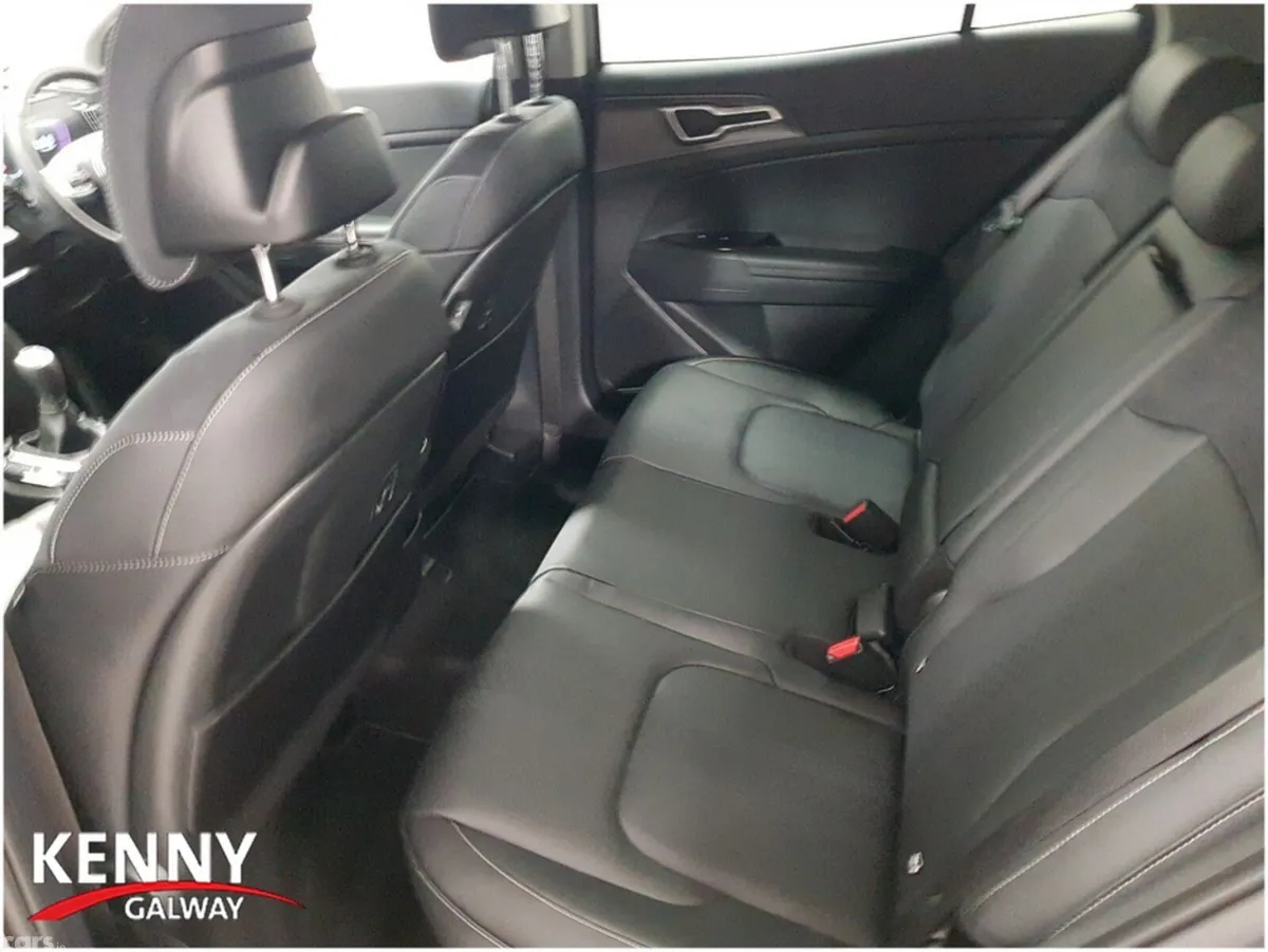 Kia Sportage MPV, Diesel, 2024, Grey