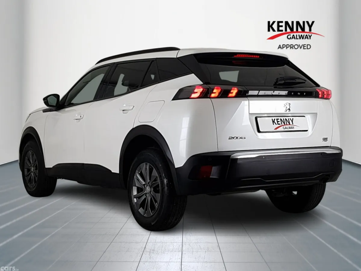 Peugeot 2008 MPV, Petrol, 2023, White