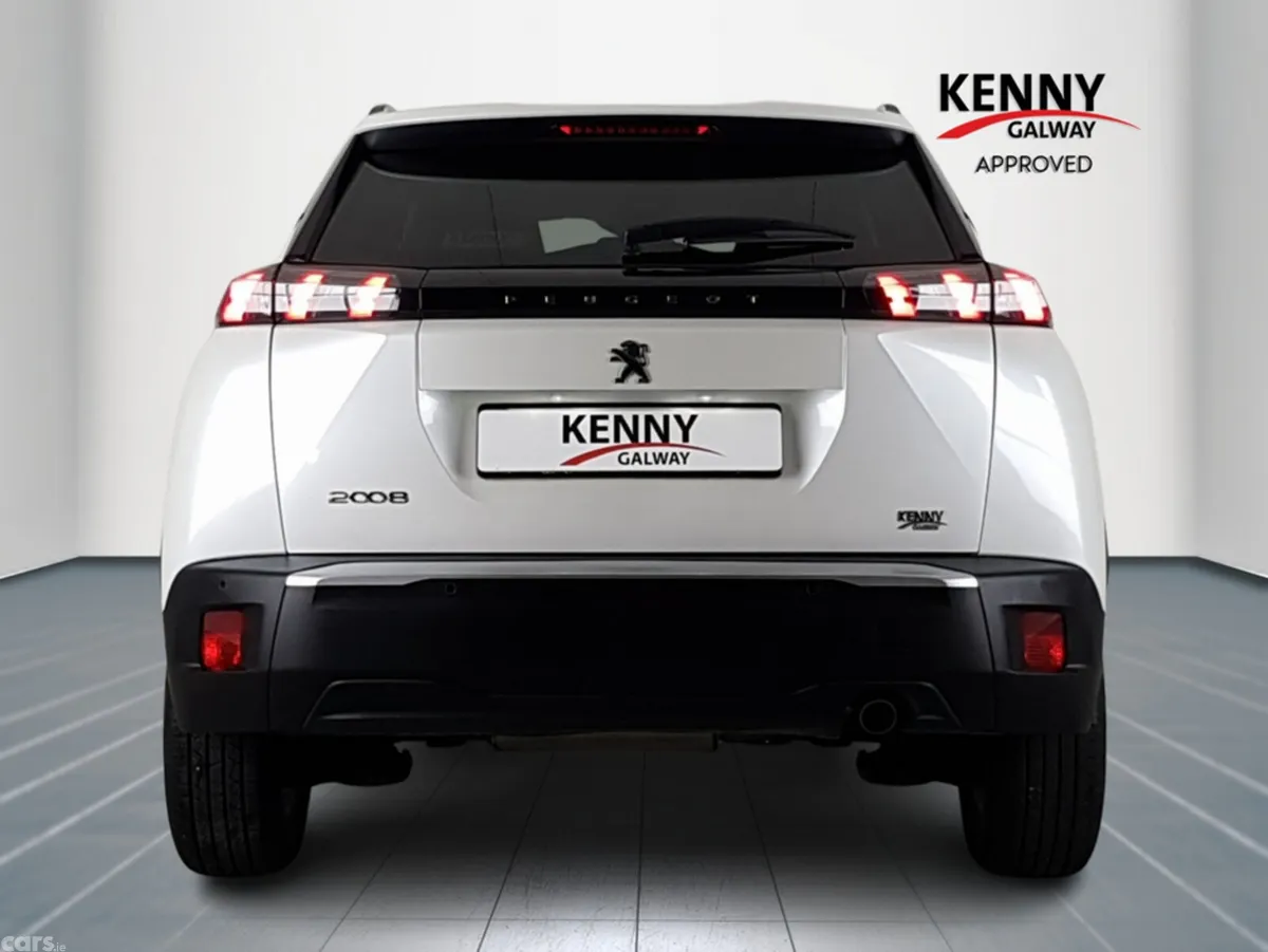 Peugeot 2008 MPV, Petrol, 2023, White