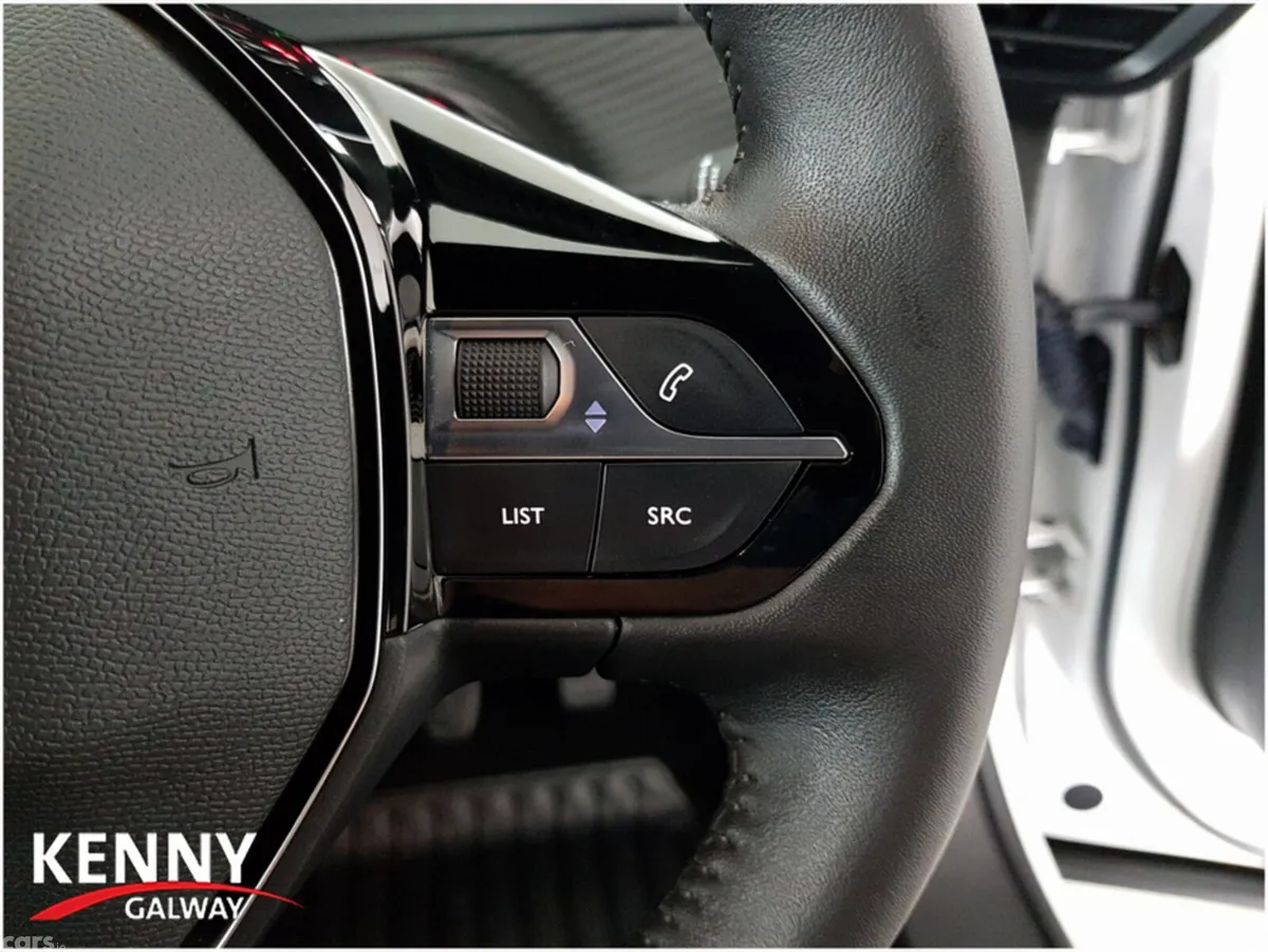 Peugeot 2008 MPV, Petrol, 2023, White