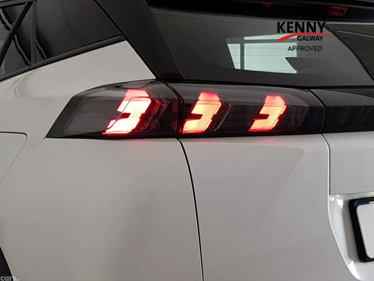 Peugeot 2008 MPV, Petrol, 2023, White