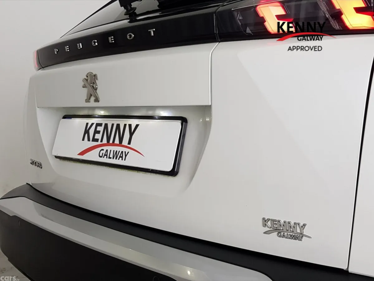 Peugeot 2008 MPV, Petrol, 2023, White