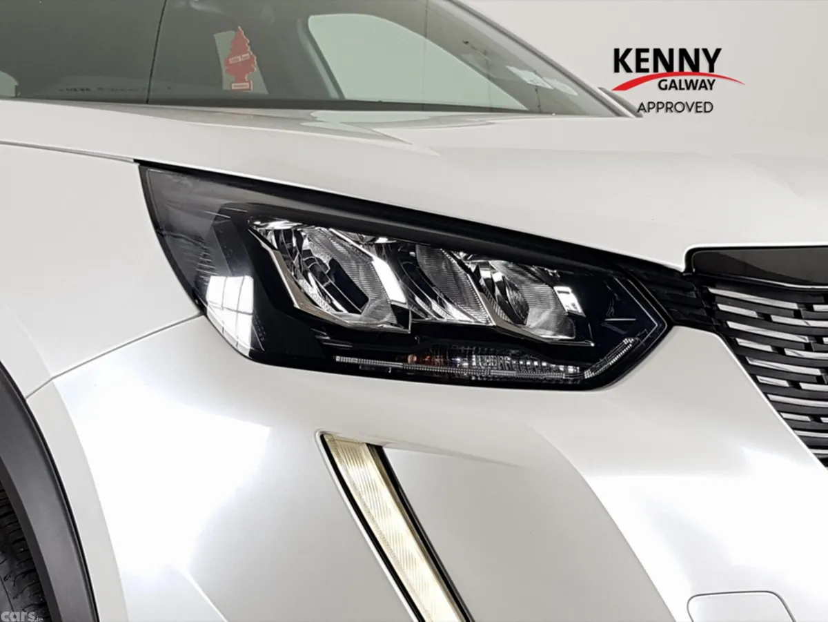 Peugeot 2008 MPV, Petrol, 2023, White