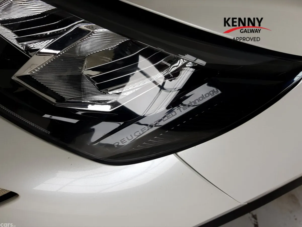 Peugeot 2008 MPV, Petrol, 2023, White