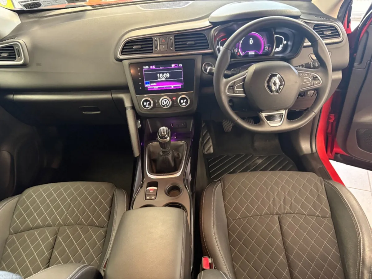 Renault Kadjar SUV, Petrol, 2020, Red
