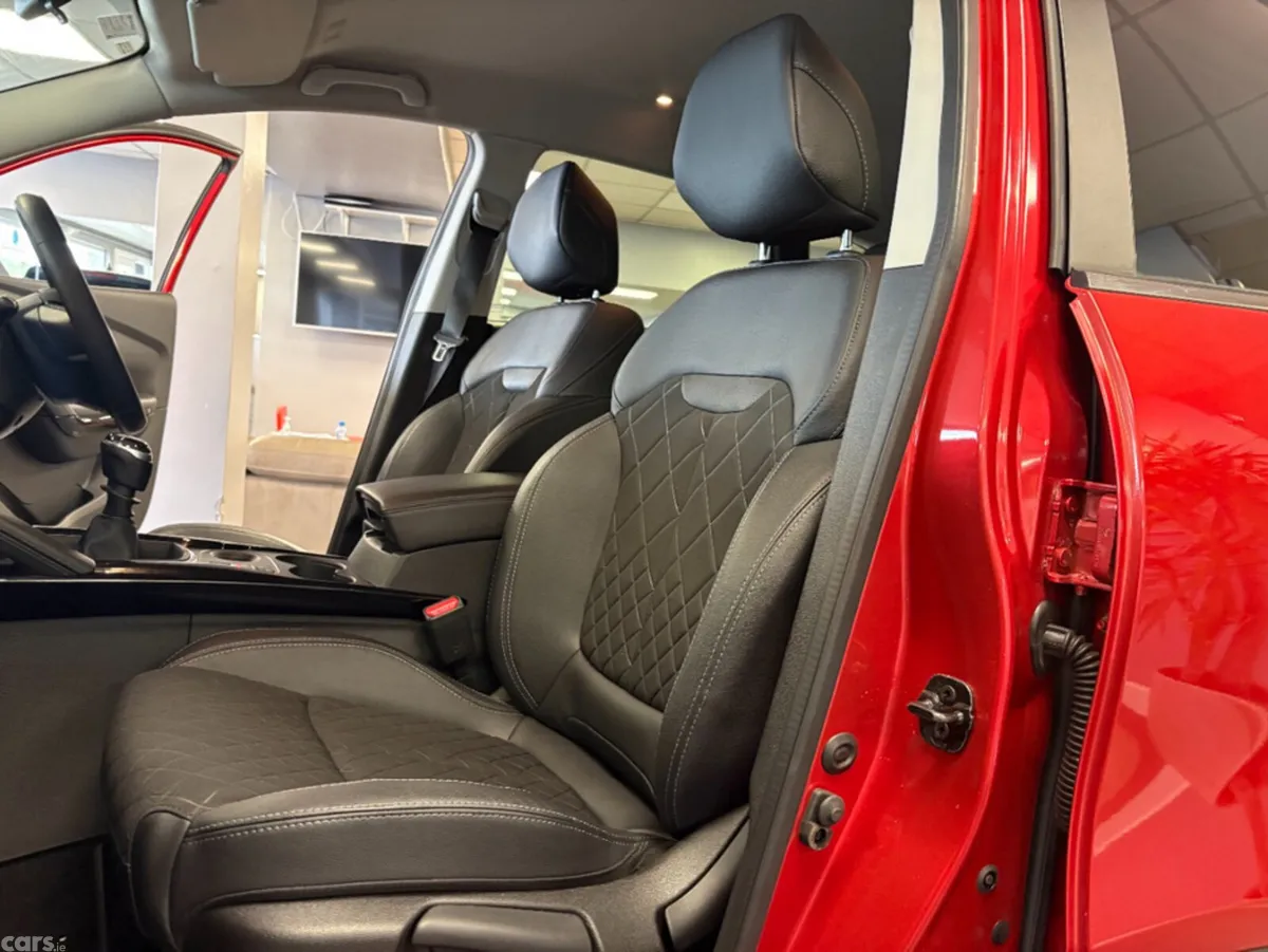 Renault Kadjar SUV, Petrol, 2020, Red