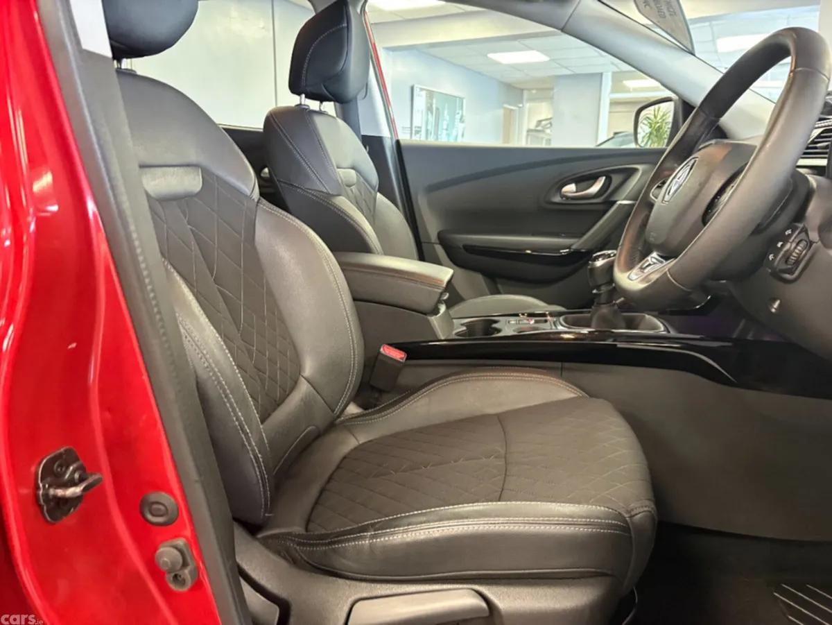 Renault Kadjar SUV, Petrol, 2020, Red