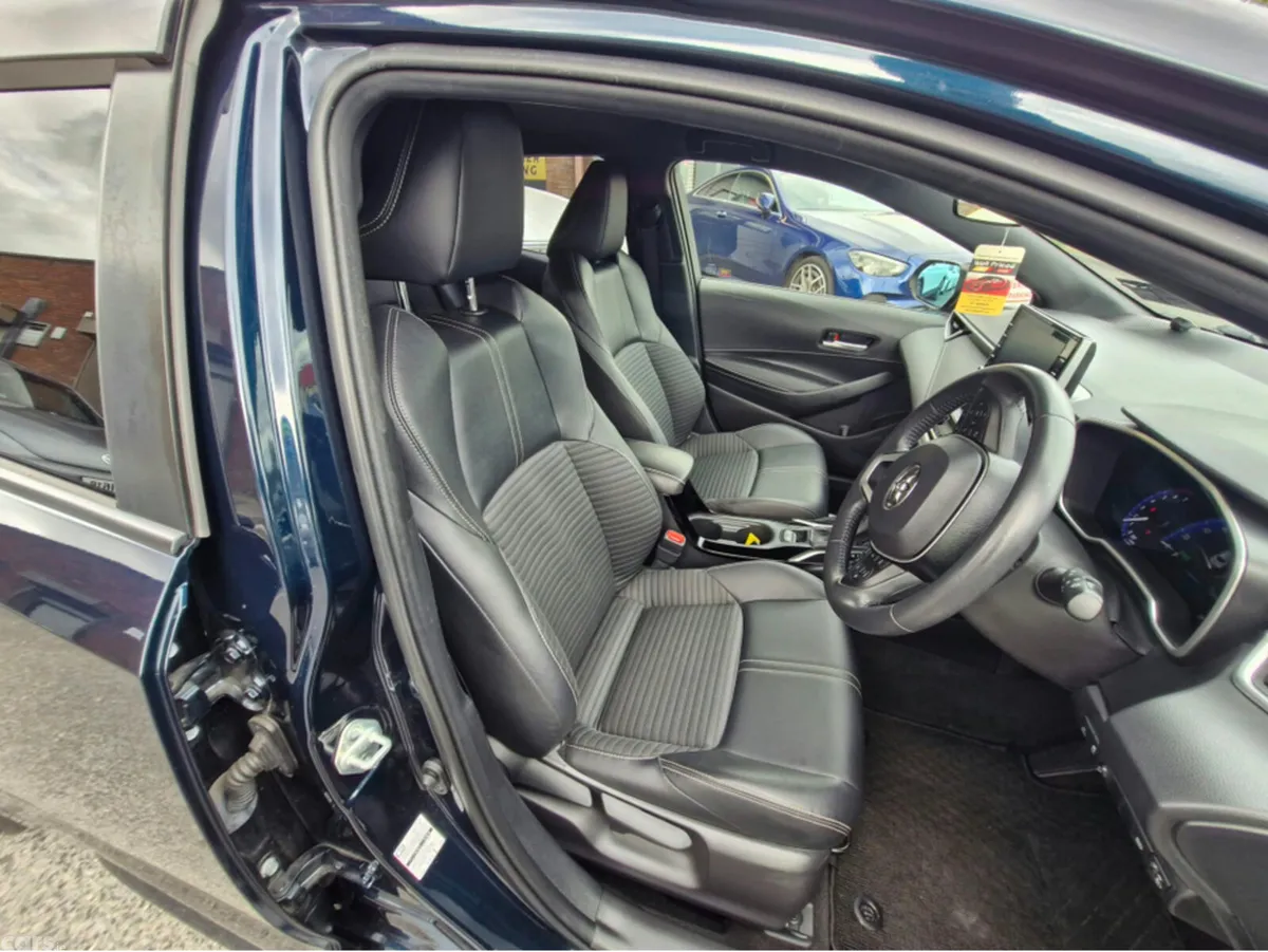 Toyota Corolla Hatchback, Petrol Hybrid, 2020, Blue