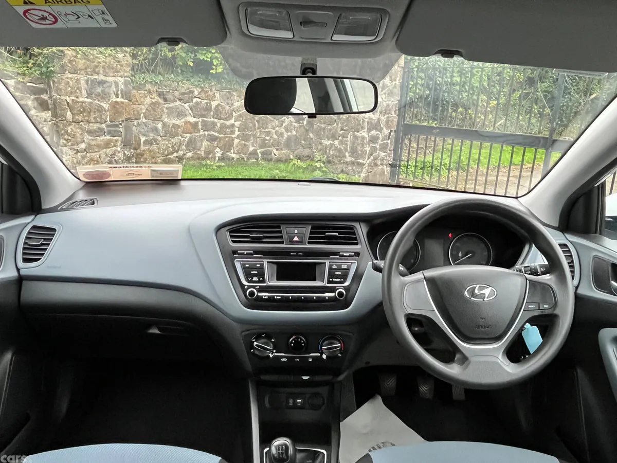 Hyundai i20 Hatchback, Petrol, 2016, White