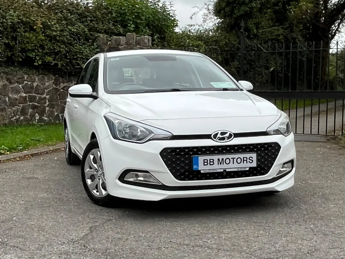 Hyundai i20 Hatchback, Petrol, 2016, White