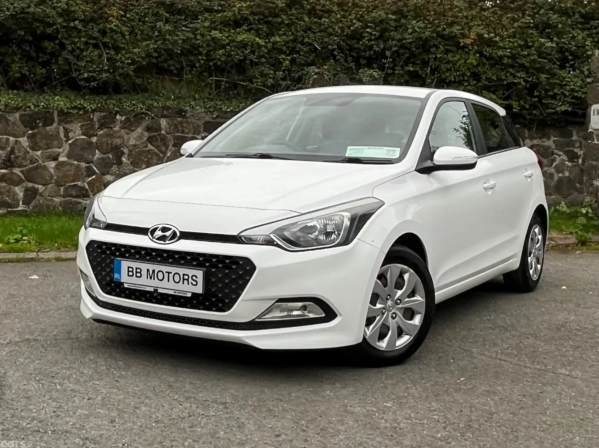 Hyundai i20 Hatchback, Petrol, 2016, White