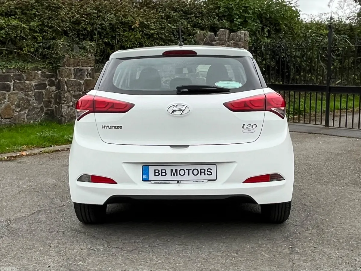 Hyundai i20 Hatchback, Petrol, 2016, White