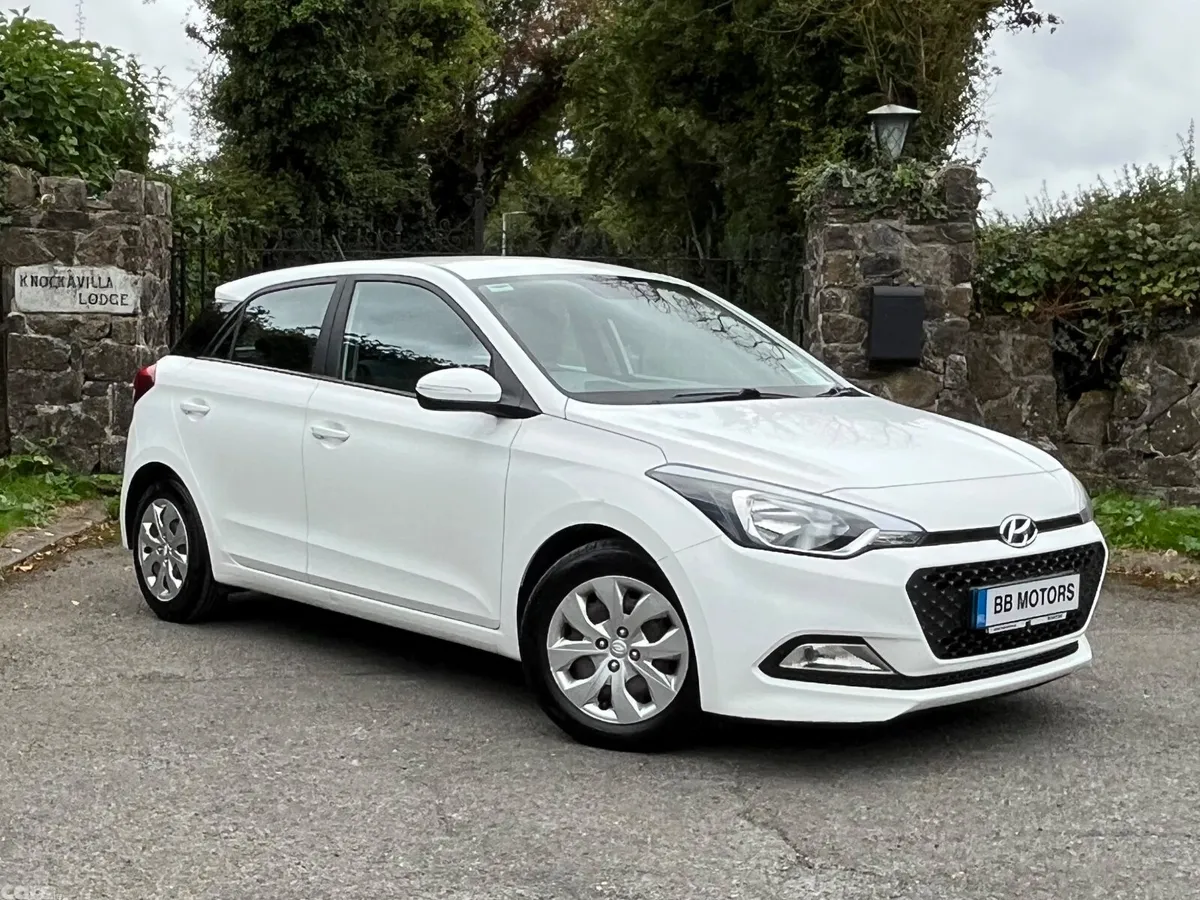 Hyundai i20 Hatchback, Petrol, 2016, White