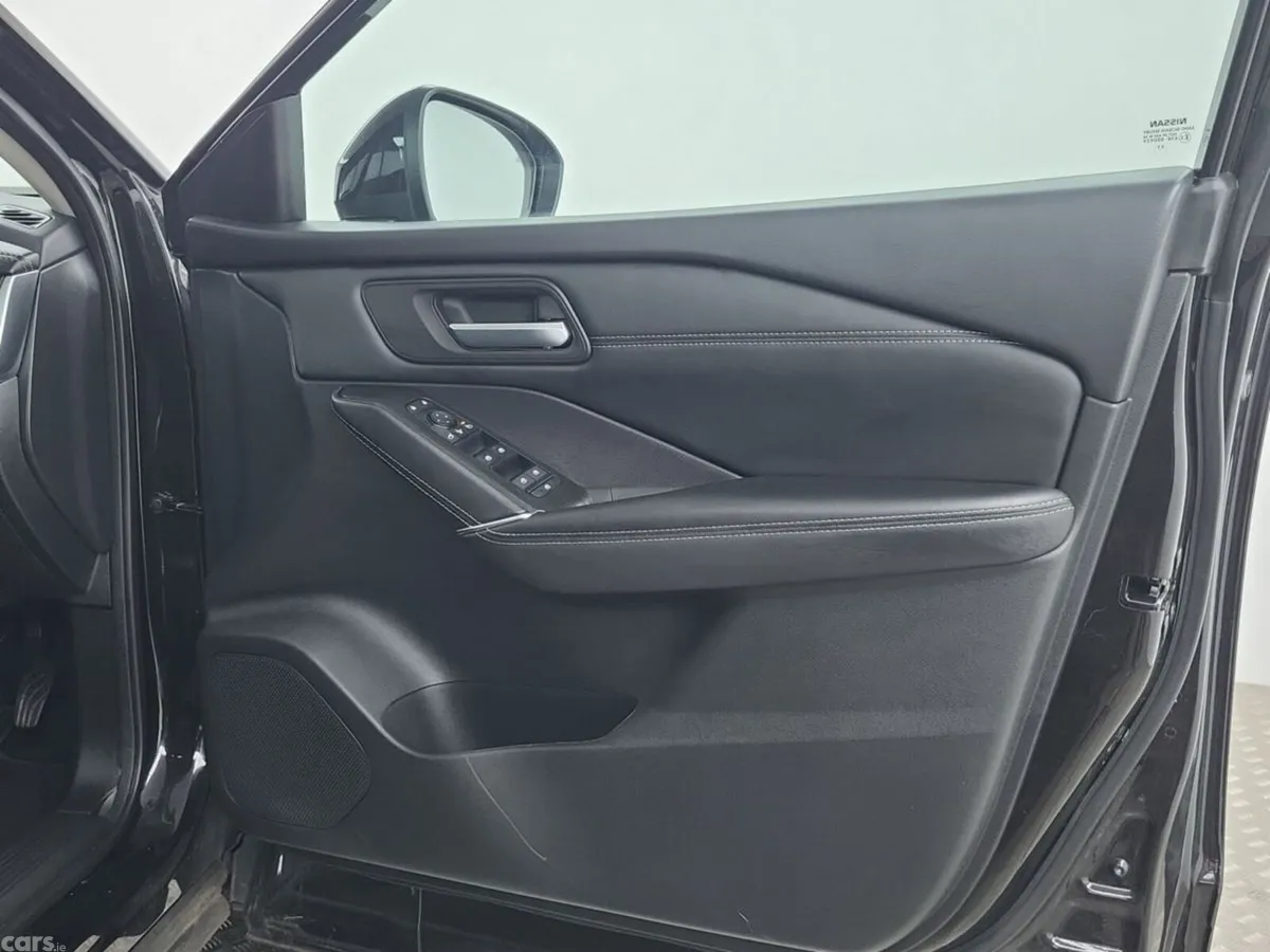 Nissan Qashqai MPV, Petrol Hybrid, 2023, Black