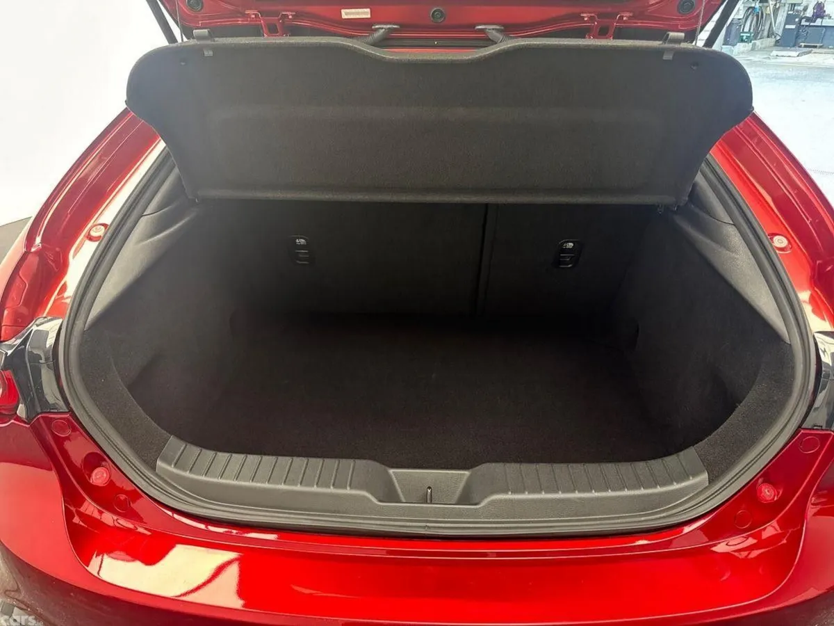 Mazda Mazda3 Hatchback, Petrol, 2023, Red