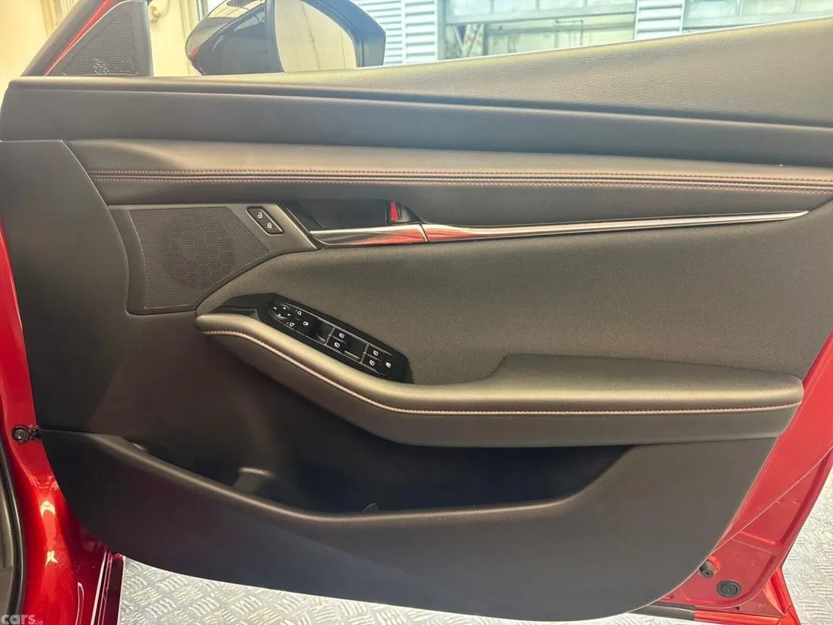 Mazda Mazda3 Hatchback, Petrol, 2023, Red