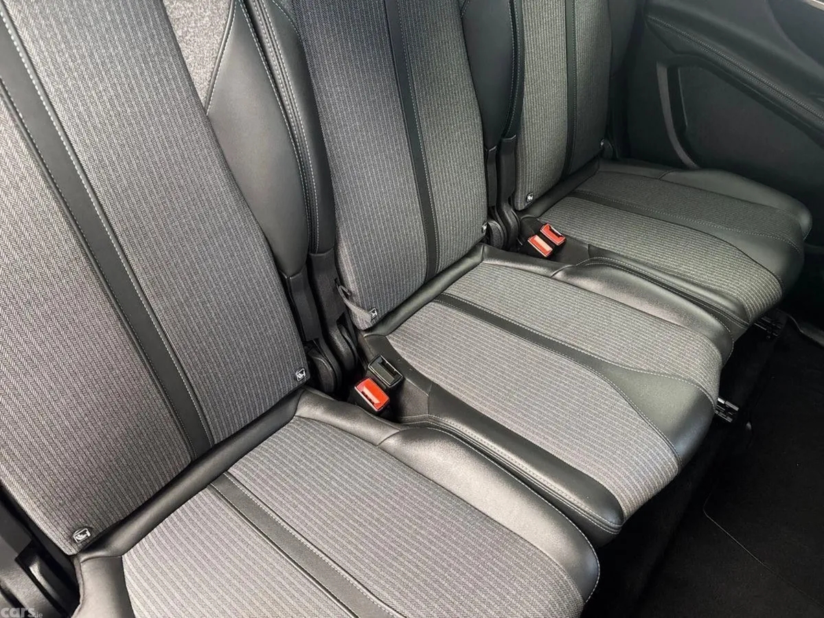 Peugeot 5008 MPV, Diesel, 2021, Grey