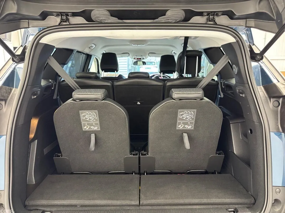 Peugeot 5008 MPV, Diesel, 2021, Blue