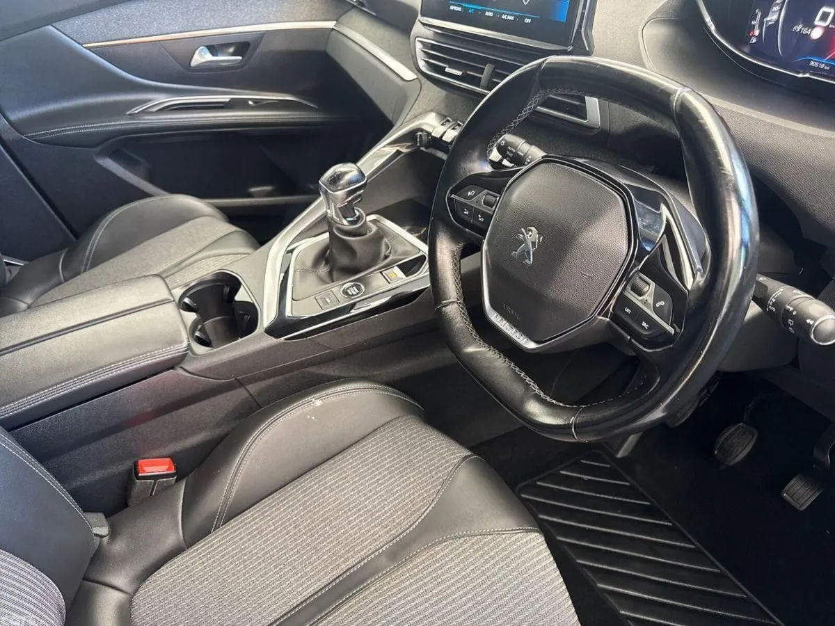 Peugeot 5008 MPV, Diesel, 2021, Grey