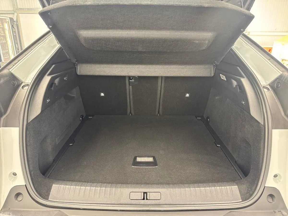 Peugeot 3008 MPV, Petrol, 2025, White