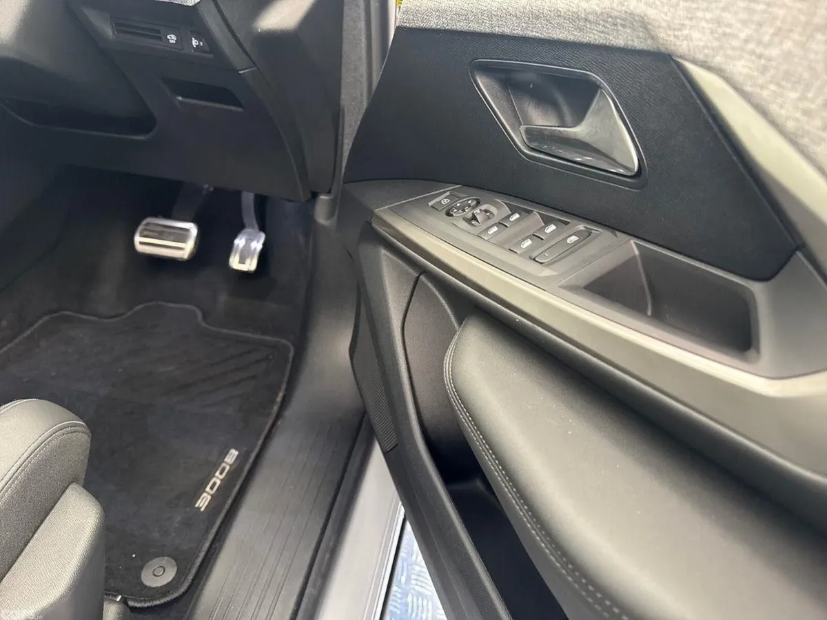 Peugeot 3008 MPV, Petrol, 2025, White