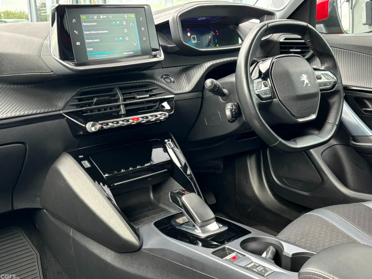 Peugeot 2008 MPV, Electric, 2021, Red