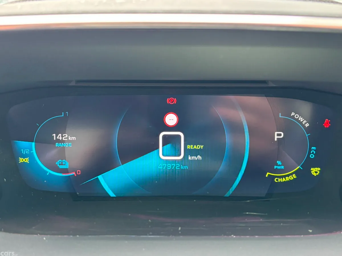 Peugeot 2008 MPV, Electric, 2021, Red