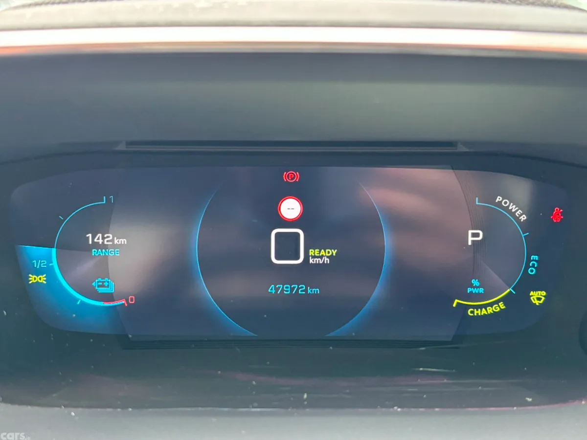 Peugeot 2008 MPV, Electric, 2021, Red