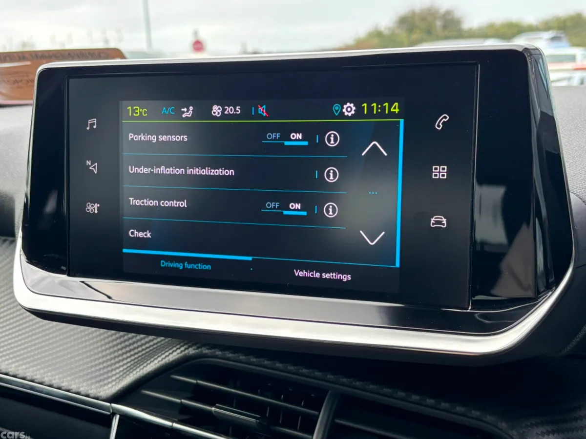 Peugeot 2008 MPV, Electric, 2021, Red