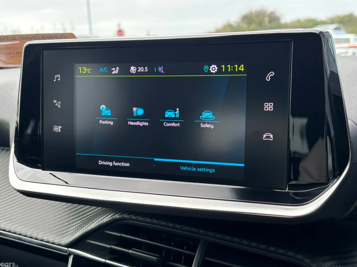 Peugeot 2008 MPV, Electric, 2021, Red