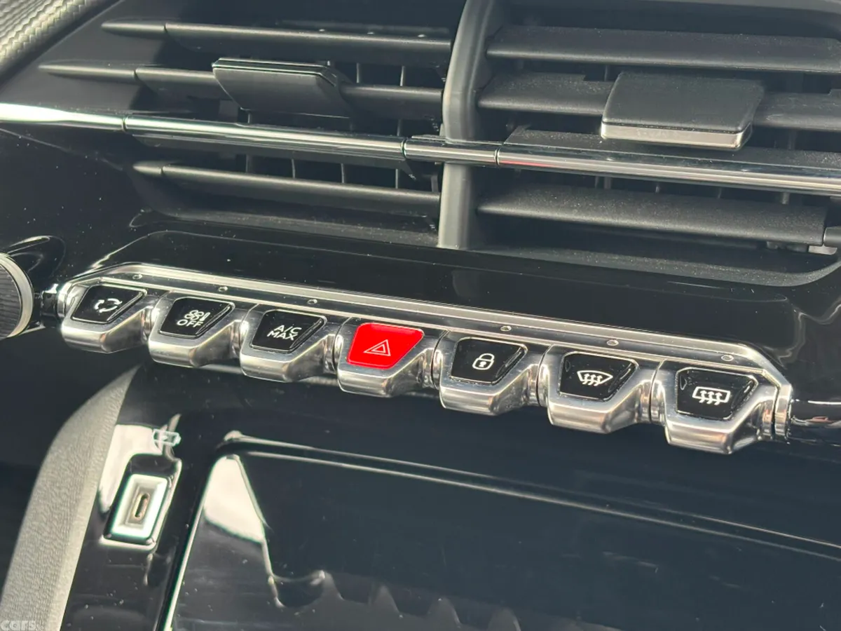 Peugeot 2008 MPV, Electric, 2021, Red