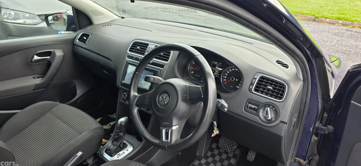 Volkswagen Polo Hatchback, Petrol, 2014, Blue