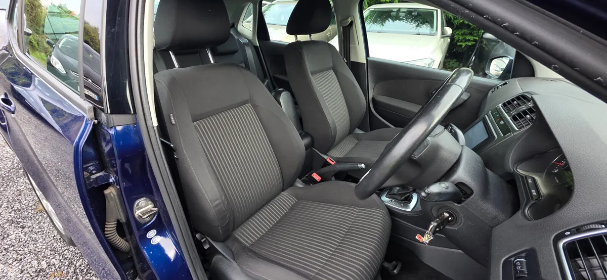 Volkswagen Polo Hatchback, Petrol, 2014, Blue
