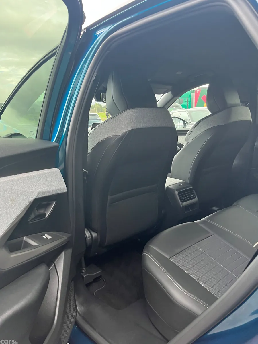 Peugeot 3008 MPV, Petrol Hybrid, 2024, Blue