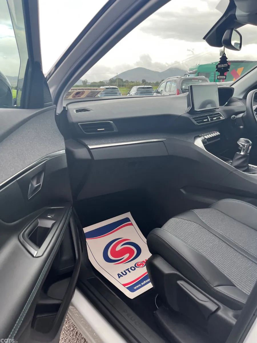 Peugeot 3008 MPV, Diesel, 2022, White