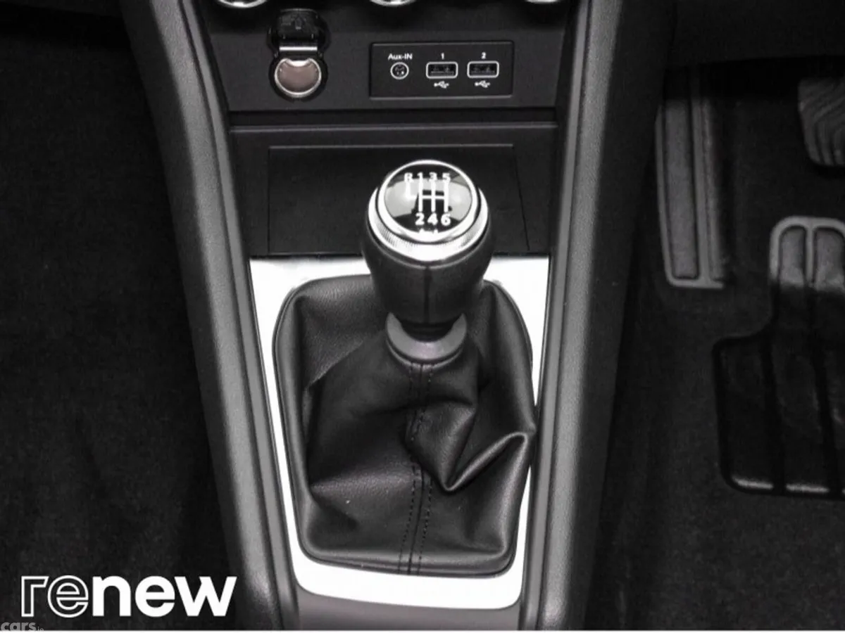 Renault Captur Hatchback, Petrol, 2022, Grey