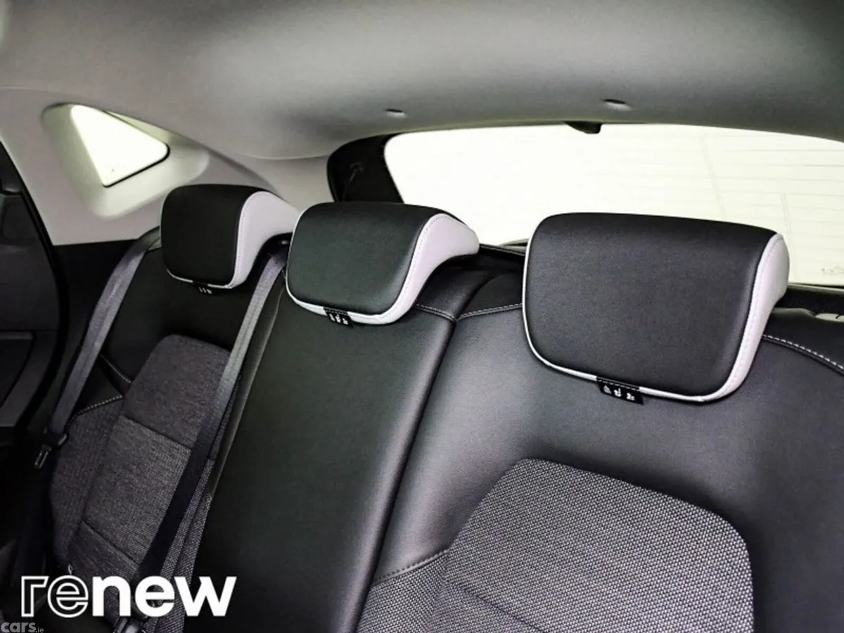 Renault Captur Hatchback, Petrol, 2022, Grey