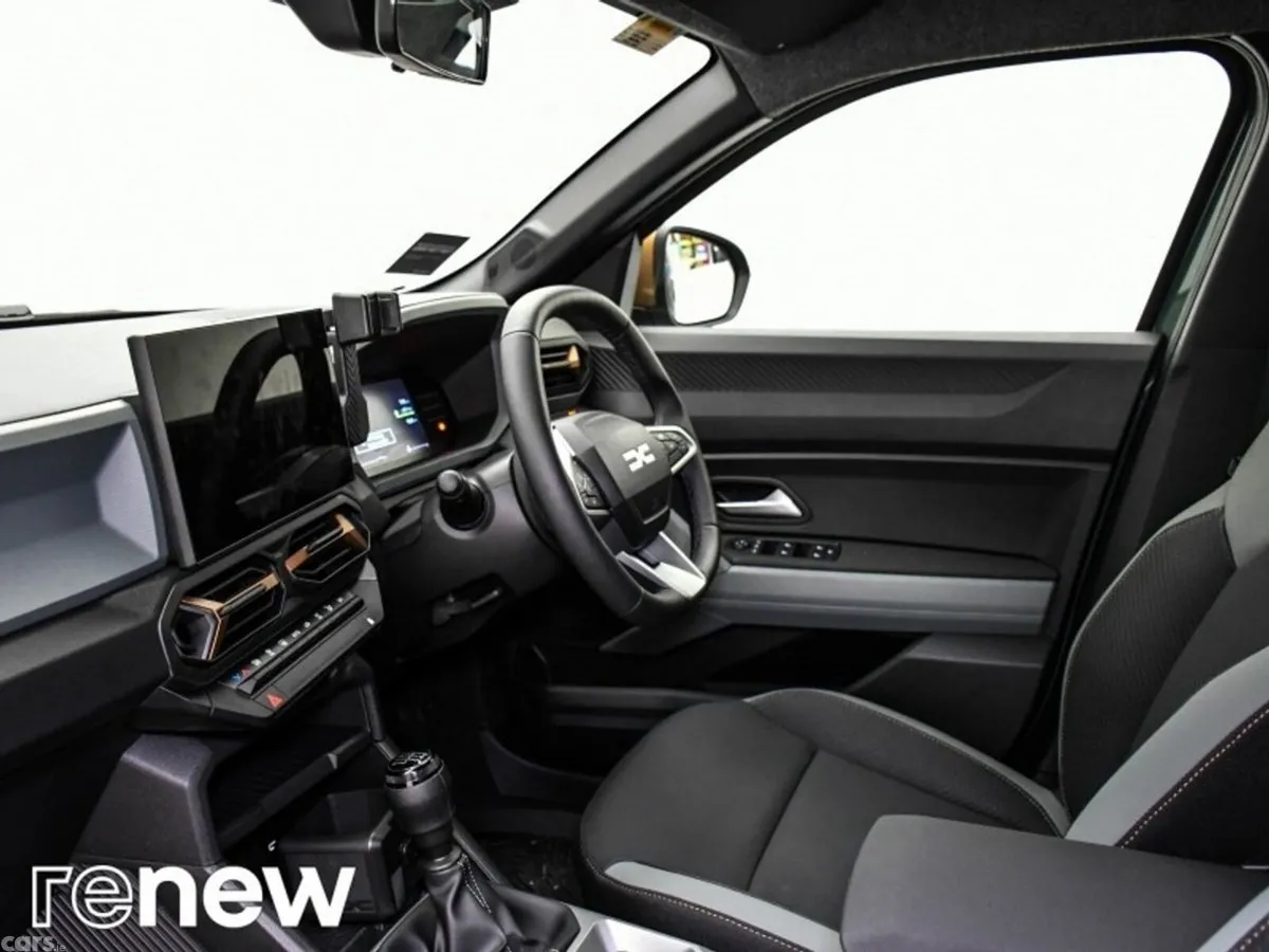 Dacia Duster SUV, Petrol Hybrid, 2025, Grey