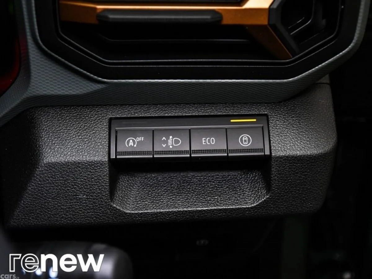 Dacia Duster SUV, Petrol Hybrid, 2025, Grey