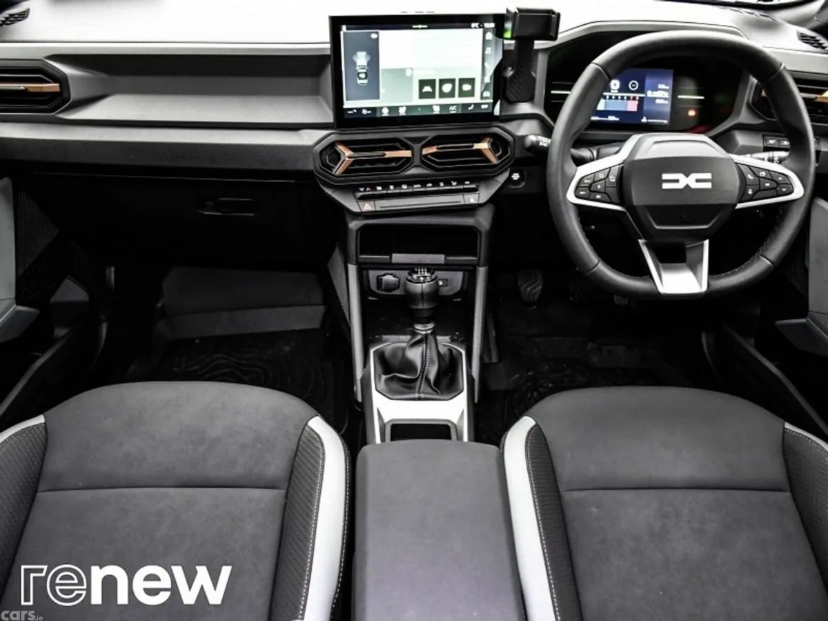 Dacia Duster SUV, Petrol Hybrid, 2025, Grey