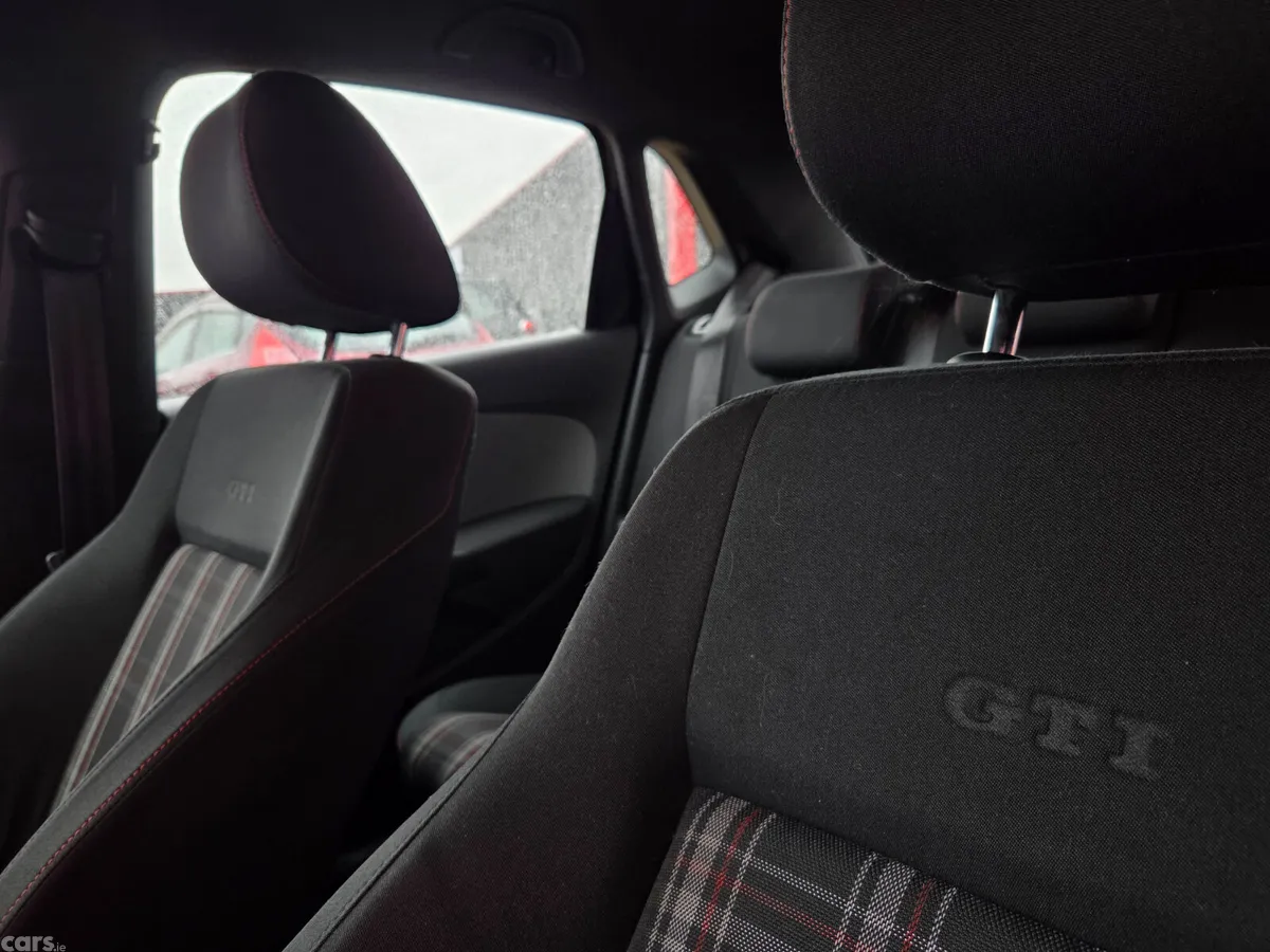 Volkswagen Polo Hatchback, Petrol, 2012, Black