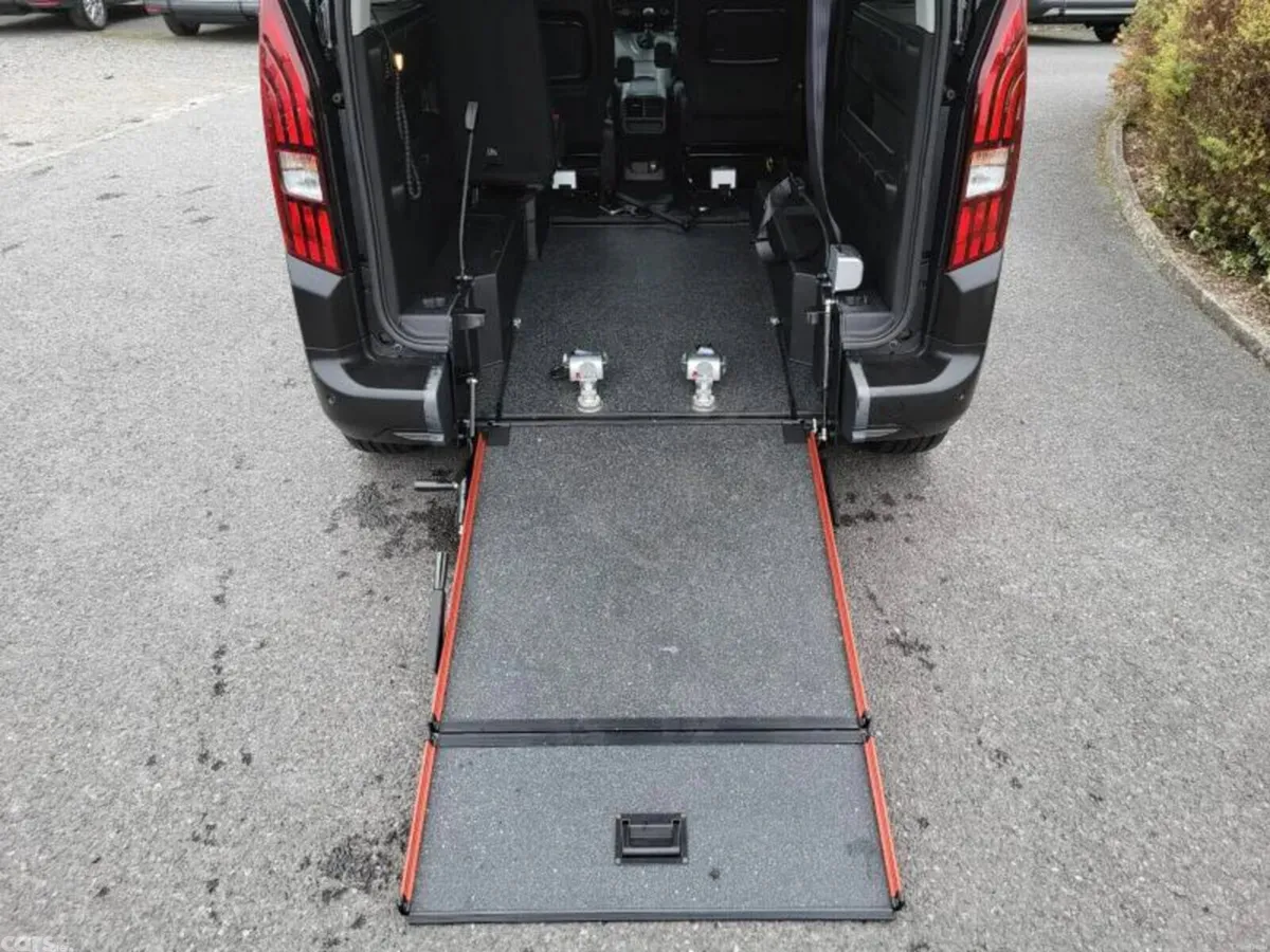 Peugeot Rifter MPV, Diesel, 2026, Black