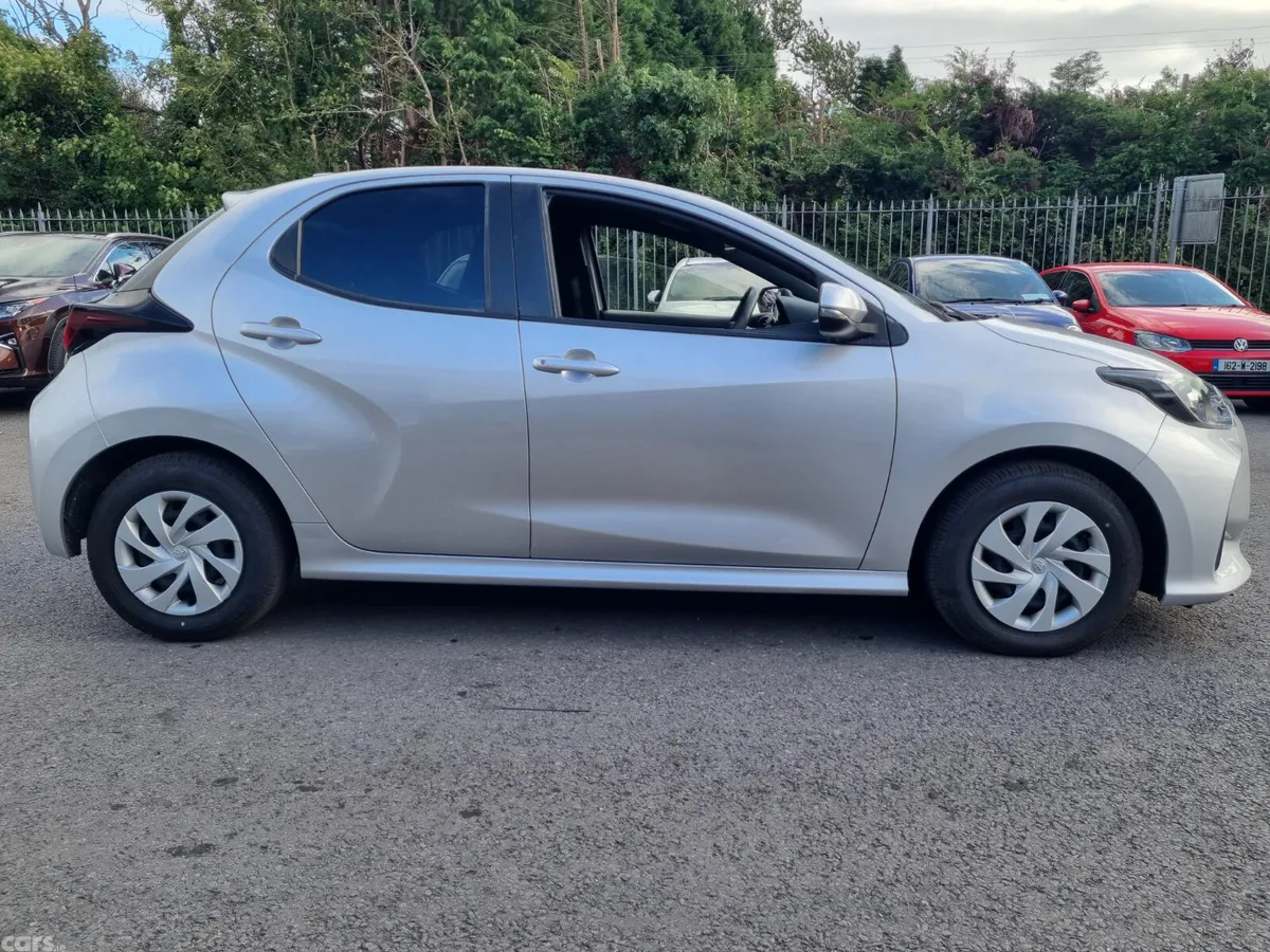 Toyota Yaris Saloon, Petrol Hybrid, 2021, Silver