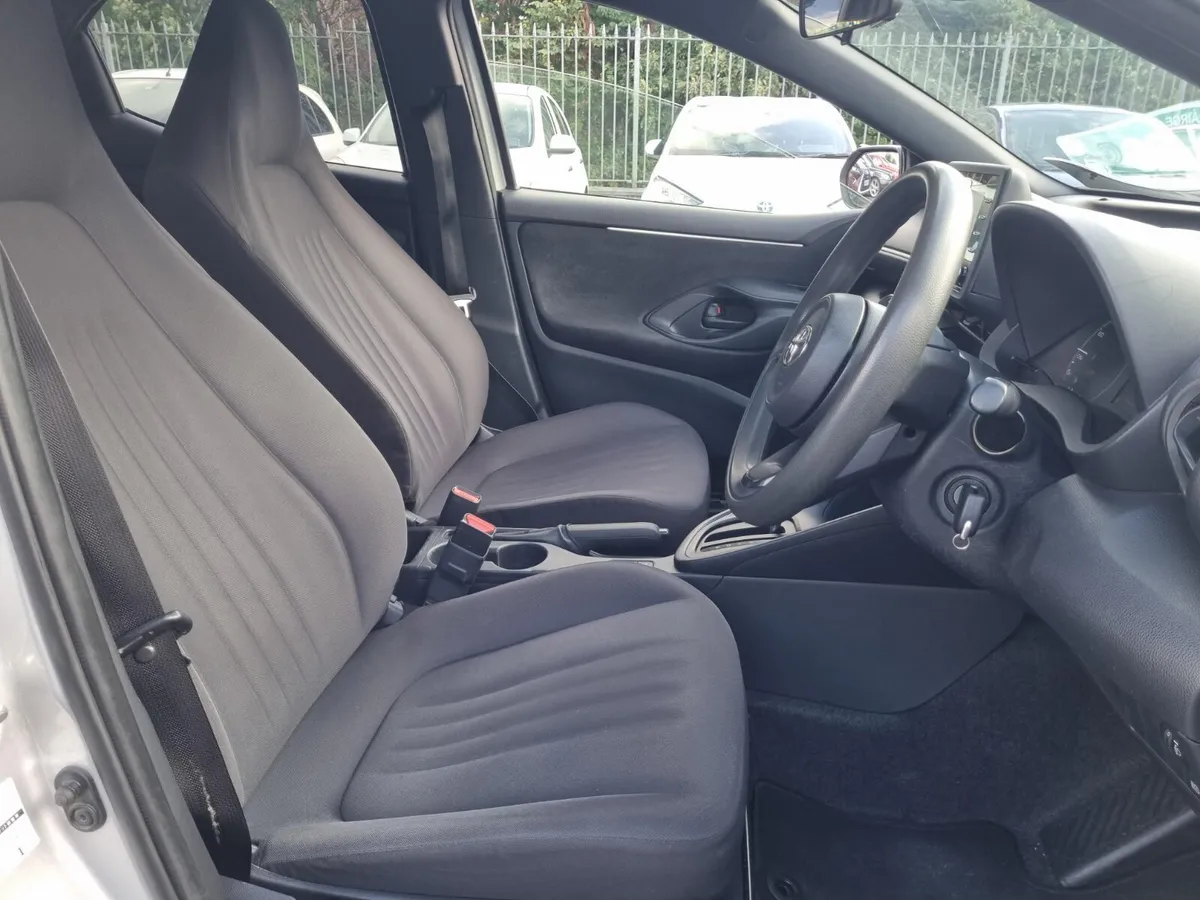 Toyota Yaris Saloon, Petrol Hybrid, 2021, Silver