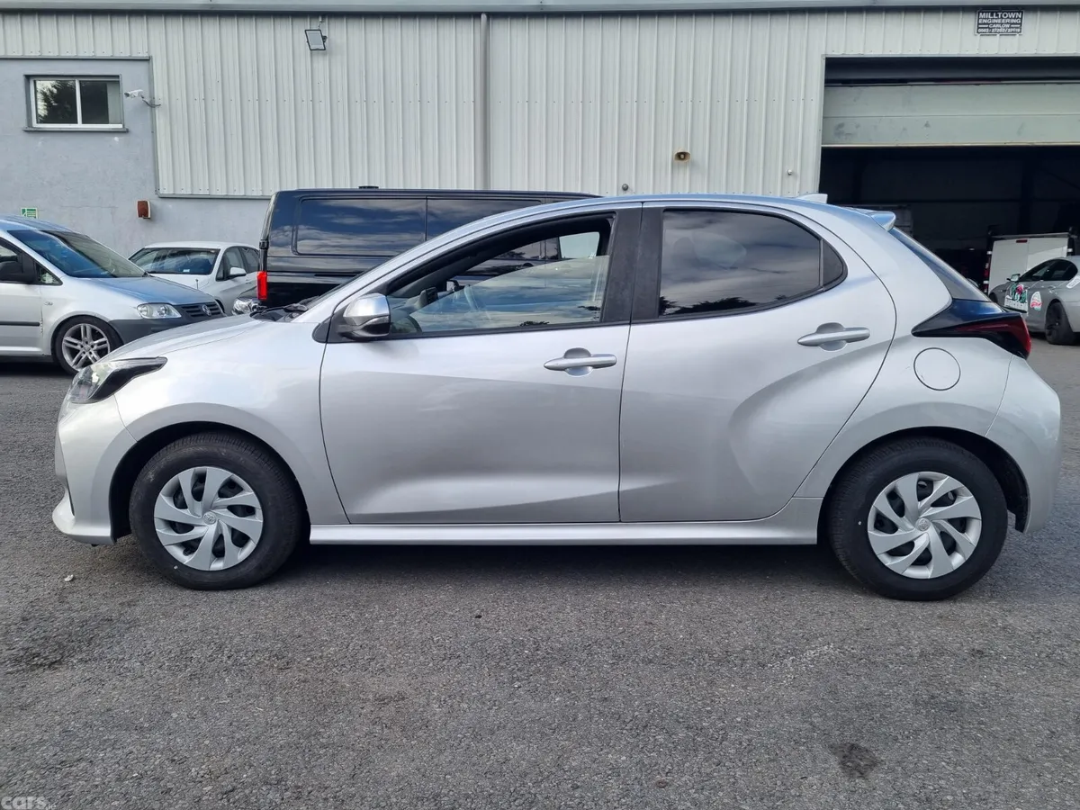 Toyota Yaris Saloon, Petrol Hybrid, 2021, Silver