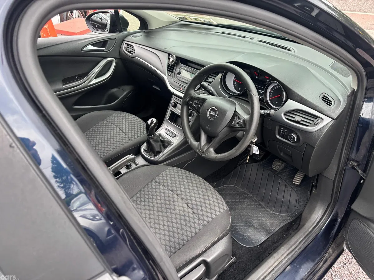 Opel Astra Hatchback, Petrol, 2019, Blue